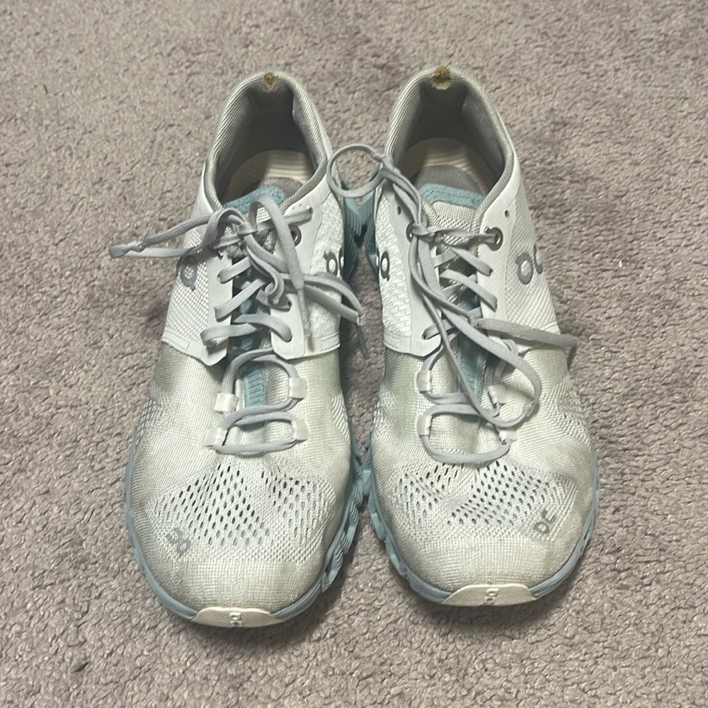 ON Women’s Size 7